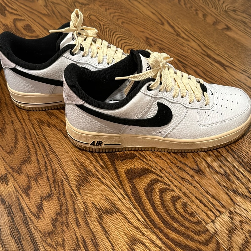 WMNS Nike Air Force 1’07 LX